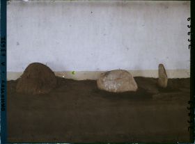 Image représentant Pierres fétiches exposées dans l'adandjèho (" case de courage ") du palais de Glélé