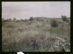 Image représentant France, Boureuil Secteur de Vauquois, Emplacement de l'ancien Boureuil, au fond, la butte de Vauquois