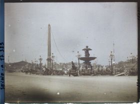Image représentant Canons et décorations place de la Concorde pour les fêtes de la Victoire des 13 et 14 juillet