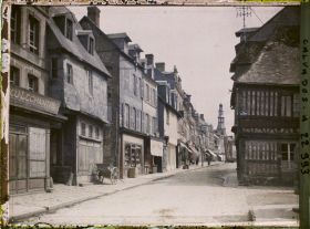 Image représentant A l'angle de la rue Grande et de la rue Guillonnière