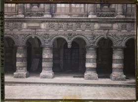 Image représentant Les arches de la cour d'Honneur de l'Hôtel de Ville