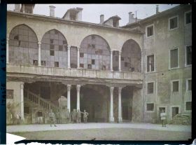 Image représentant Un vieux palais ?