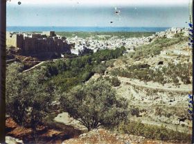 Image représentant Panorama de la ville avec le Château de Saint-Gilles