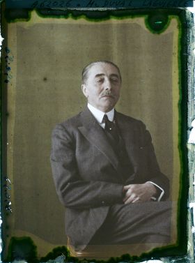 Image représentant Monsieur  https://musee-albert-kahn.s-museum.fr/home/NWQ2OTAwYzNmYjZlZTk1ZWQwODJmMjY4L2dlbmVyaWMtbm90aWNlLXRhYi9hdXRob3JpdHkvNjE3YTc5ZjVjZjhiODk2OGIzMzM3ZDIx/5d6900c3fb6ee95ed082f268/generic-notice-tab/authority/617a79ebcf8b8968b3337c12 Duval de Laguierce