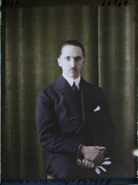 Image représentant Le prince  https://musee-albert-kahn.s-museum.fr/home/NWQ2OTAwYzNmYjZlZTk1ZWQwODJmMjY4L2dlbmVyaWMtbm90aWNlLXRhYi9hdXRob3JpdHkvNjE3YTc5ZjVjZjhiODk2OGIzMzM3ZDIx/5d6900c3fb6ee95ed082f268/generic-notice-tab/authority/617a79ebcf8b8968b3336960 Sixte de Bourbon-Parme
