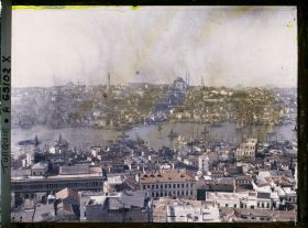 Image représentant La Corne d'Or, vue depuis le haut de la Tour de Galata (rive gauche, nord) vers la Suleymaniye Camii