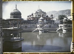 Image représentant Le bassin Rani Musi chhatri et le cénotaphe de Bakhtawar Singh