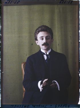 Image représentant Monsieur  https://musee-albert-kahn.s-museum.fr/home/NWQ2OTAwYzNmYjZlZTk1ZWQwODJmMjY4L2dlbmVyaWMtbm90aWNlLXRhYi9hdXRob3JpdHkvNjE3YTc5ZjVjZjhiODk2OGIzMzM3ZDIx/5d6900c3fb6ee95ed082f268/generic-notice-tab/authority/617a79ebcf8b8968b3336d87 Jacques Gascuel