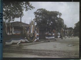 Image représentant Décorations pour les fêtes de la Victoire des 13 et 14 juillet porte Maillot