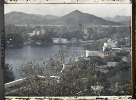 Image représentant Panorama sur l'extrémité nord du lac Pichola et la presqu'île de Brahm Puri