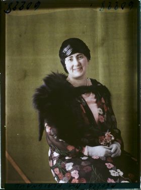 Image représentant https://musee-albert-kahn.s-museum.fr/home/NWQ2OTAwYzNmYjZlZTk1ZWQwODJmMjY4L2dlbmVyaWMtbm90aWNlLXRhYi9hdXRob3JpdHkvNjE3YTc5ZjVjZjhiODk2OGIzMzM3ZDIx/5d6900c3fb6ee95ed082f268/generic-notice-tab/authority/617a79ebcf8b8968b33375b1 Madame Plaignaud