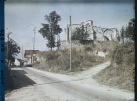 Image représentant France, Missy s/ Aisne, Entrée du Village et Eglise