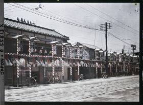 Image représentant En face du théatre Kabuki-za, commerces