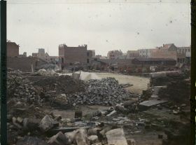 Image représentant Belgique, Ypres, Pavage d'une rue et reconstruction
