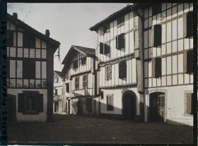 Image représentant France, Espelette, Ensemble de maisons