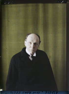 Image représentant https://musee-albert-kahn.s-museum.fr/home/NWQ2OTAwYzNmYjZlZTk1ZWQwODJmMjY4L2dlbmVyaWMtbm90aWNlLXRhYi9hdXRob3JpdHkvNjE3YTc5ZjVjZjhiODk2OGIzMzM3ZDIx/5d6900c3fb6ee95ed082f268/generic-notice-tab/authority/617a79ebcf8b8968b3336a48 Lord Robert Cecil