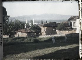 Image représentant Aperçu de la ville, à l'arrière plan l'Ulu Camii (la Grande Mosquée)