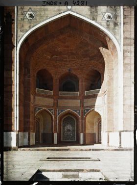 Image représentant Le grand iwan central de la façade occidentale du mausolée de Humayun