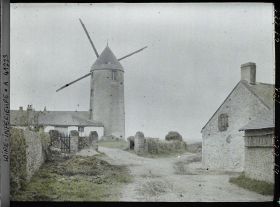 Image représentant L'un des deux moulins de la Place