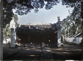 Image représentant La façade du temple Chan-vu (ou Tran-vu) dans le quartier de la Citadelle (le Grand Lac)