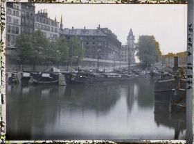 Image représentant Le quai des Orfèvres et le palais de Justice vus du port des Grands-Augustins