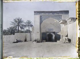 Image représentant Petite mosquée dans le grand cimetière chiite