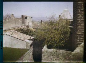 Image représentant Vieilles maisons dans les remparts, vue prise des remparts du côté de la porte narbonnaise