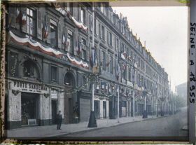 Image représentant La rue Royale décorée pour les fêtes de la Victoire des 13 et 14 juillet