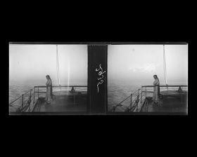 Image représentant Un passager sur le pont arrière du vapeur chinois Kiang-Yu sur le Yangzijiang ("fleuve Bleu")