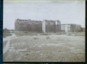 Image représentant Construction d'habitations à bon marché (HBM) sur la zone de fortifications à la porte de d'Orléans (?)