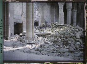 Image représentant La cathédrale de Soissons, débris de la voûte