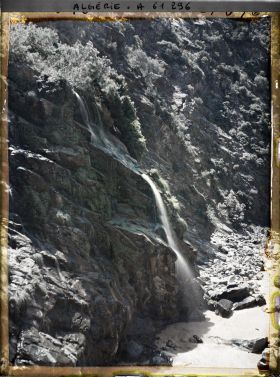 Image représentant Une cascade dans les gorges