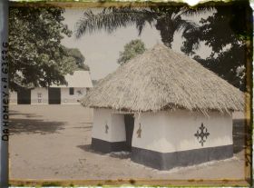 Image représentant Case du fétiche Lègba (?) dans la deuxième cour du palais de  null Guézo (jalalahennou)