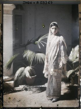 Image représentant Portrait de jeune fille du Punjab en tenue de fête