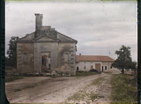Image représentant France, Billy sous les Côtes, Ruines de l'Eglise et maison reconstruite