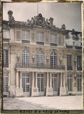 Image représentant France, Palais de Versailles, L'entrée sur la Cour de marbre