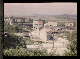 Image représentant France, Clermont en Argonne, Reconstructions, en panorama la route de Varennes, Neuvilly, à l'est la fôret de Hesse, vue prise du Nord est de l'Eglise