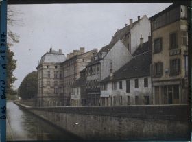 Image représentant France, Saverne, Le Château, et, au 1er plan, le Canal de la Marne au Rhin