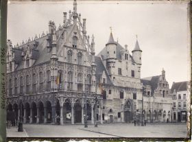 Image représentant Belgique, Malines, La Halle et l'Hôtel de Ville s/ la Grande Place