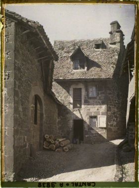 Image représentant Les maisons autour de l'église
