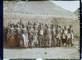 Image représentant Groupe de féticheuses de R'lan (?)