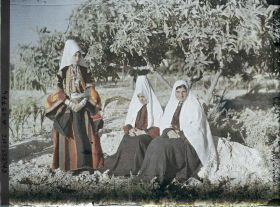 Image représentant Bethléemitaines chrétiennes portant le chatwé