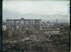 Image représentant Turquie, Alacheir, Ecole incendiée et Vue Générale  vers le Nord