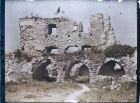 Image représentant France, Coucy-le-Château, Mur de la Cour d'Honneur