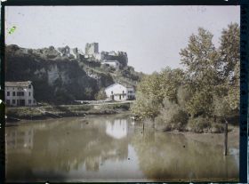 Image représentant France, Guiche, La Bidouze et les ruines du Chau