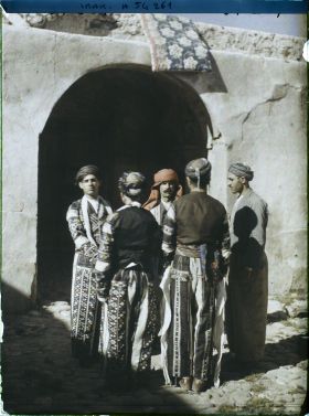 Image représentant Groupe d'hommes kurdes