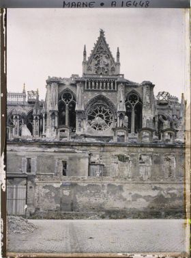 Image représentant France, Reims, Façade latérale opposée à la précédente & ruines de l'archevêché