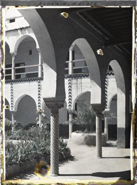 Image représentant Les arcades de la cour du palais des deys à la Casbah
