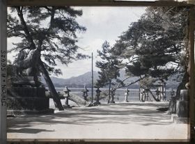 Image représentant Allée menant à l'entrée de l'Itsukushima-jinja