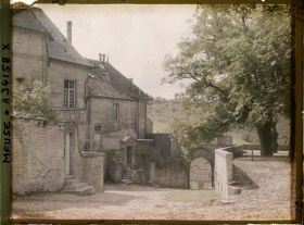 Image représentant France, Bar-le-Duc, La Porte du Château des Ducs de Bar et les restes du Bâtiment du XVIe